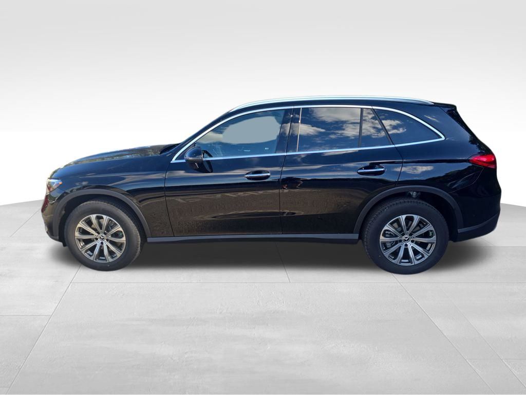 2026 Mercedes Benz GLC 300 4MATIC photo 2
