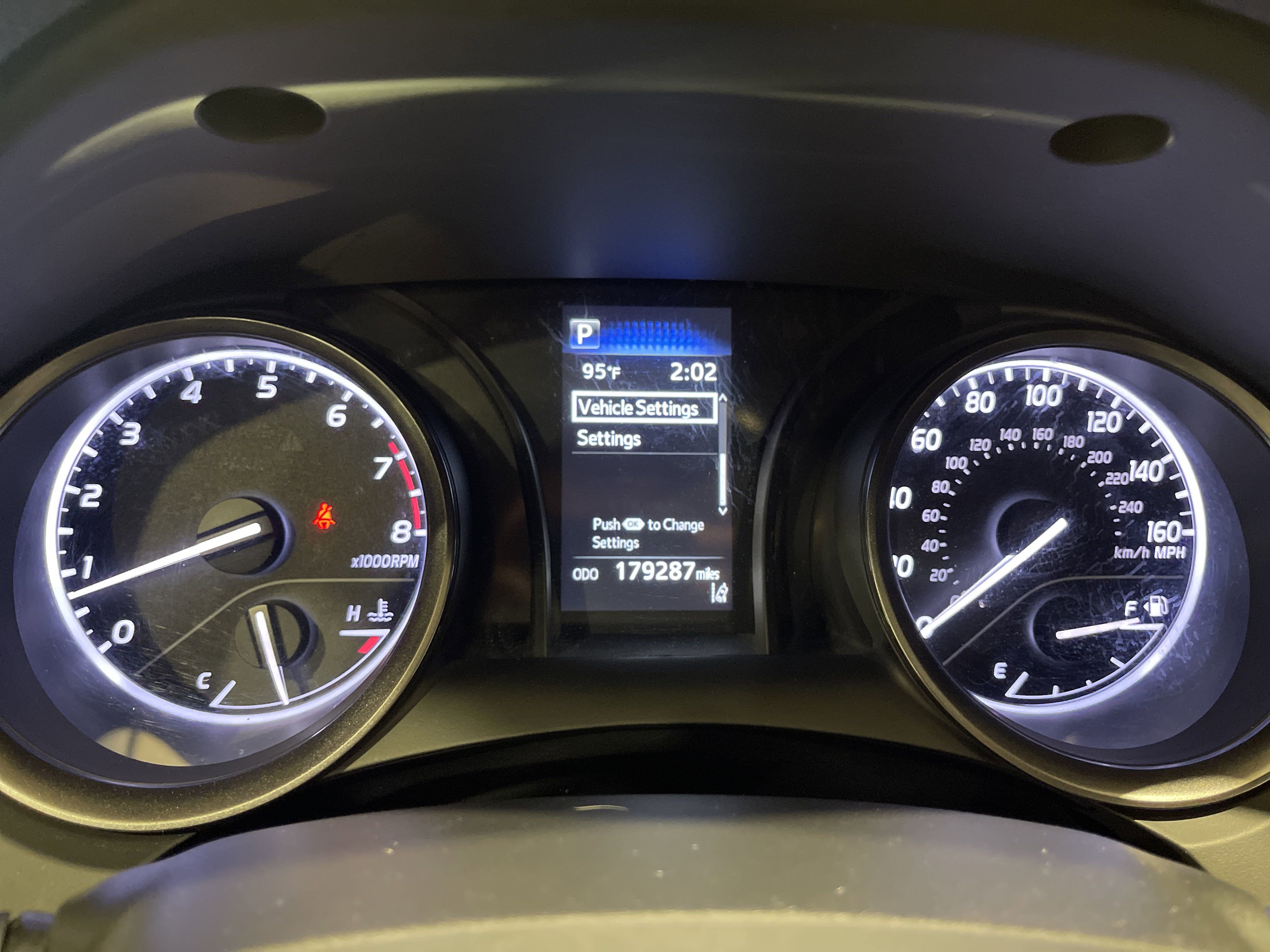 2022 Toyota Camry SE photo 17