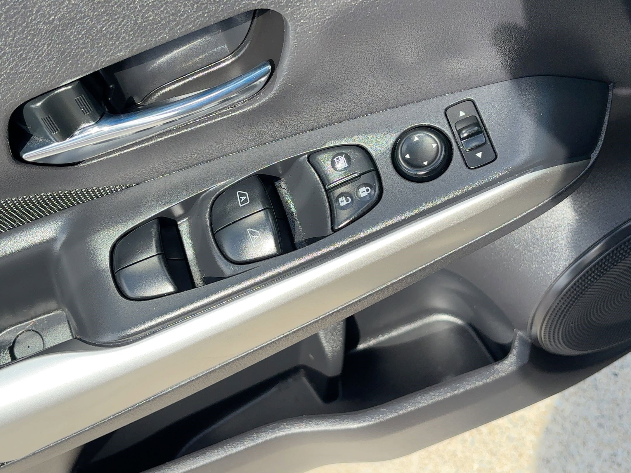 2020 Nissan Kicks SV photo 19