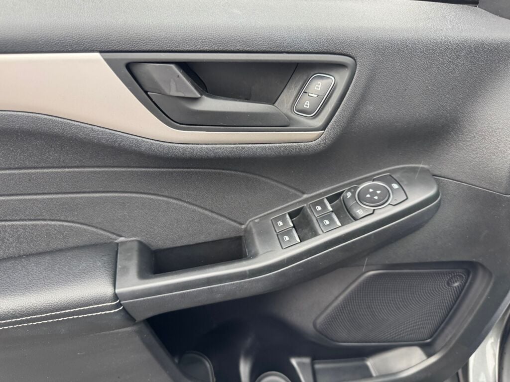 2022 Ford Escape SE photo 10