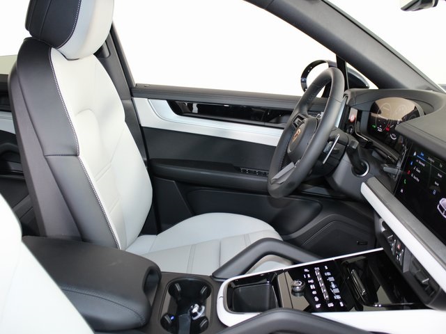 2025 Porsche Cayenne photo 26