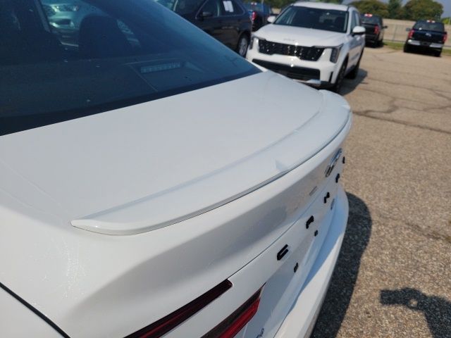 2025 Toyota Camry SE photo 9