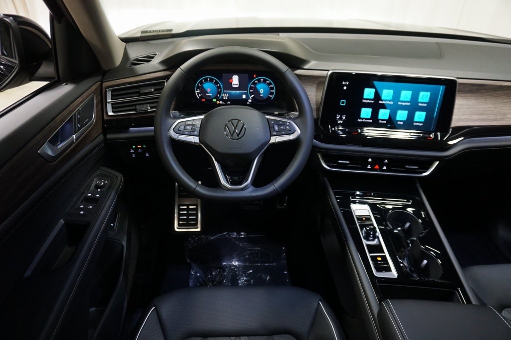 2026 Volkswagen Atlas SEL Premium R-Line photo 11