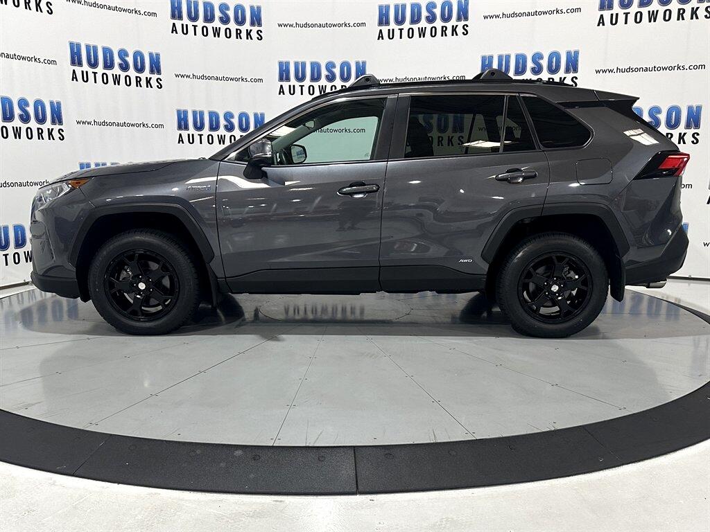 2020 Toyota RAV4 Hybrid XLE photo 3
