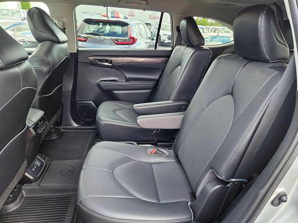 2021 Toyota Highlander Limited photo 26
