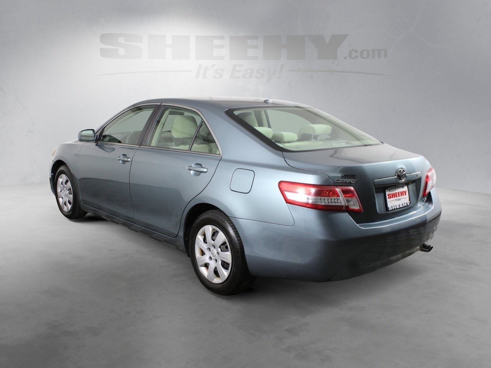 2010 Toyota Camry LE photo 4