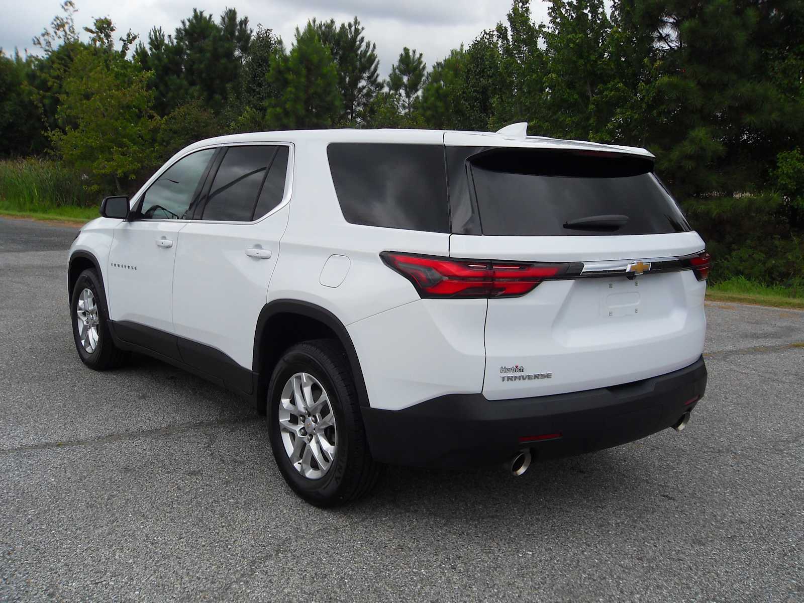 2022 Chevrolet Traverse LS photo 3