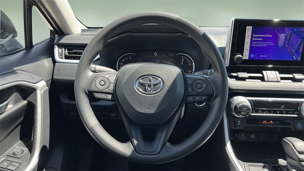 2024 Toyota RAV4 XLE photo 12