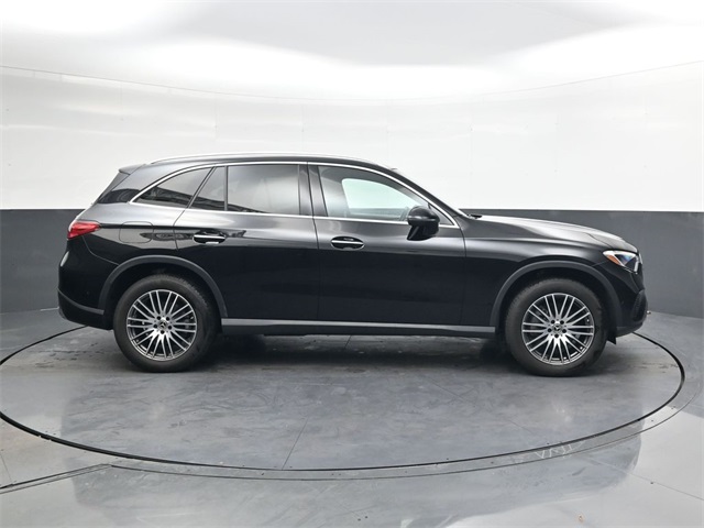2024 Mercedes Benz GLC 300 4MATIC photo 2