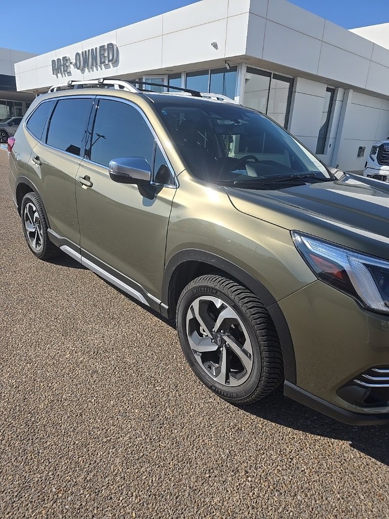 2023 Subaru Forester Touring photo 2