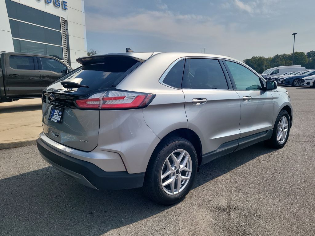 2024 Ford Edge SEL photo 3