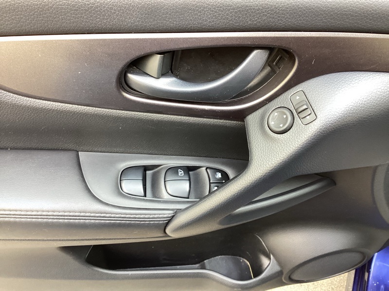 2022 Nissan Rogue Sport S photo 26