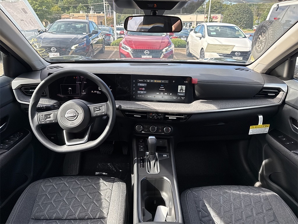 2025 Nissan Kicks SV photo 5