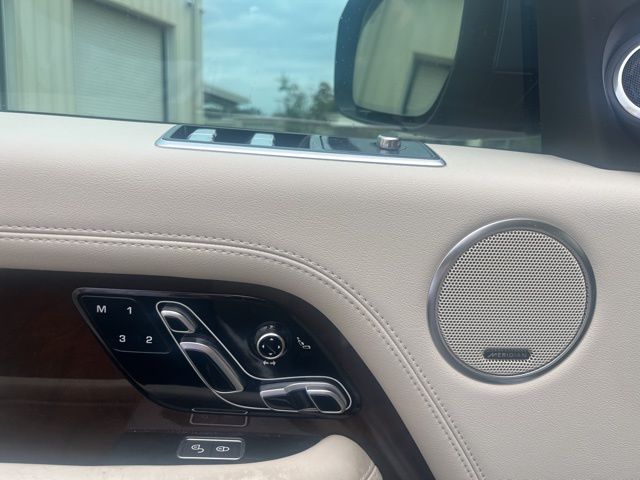 2020 Land Rover Range Rover HSE photo 9