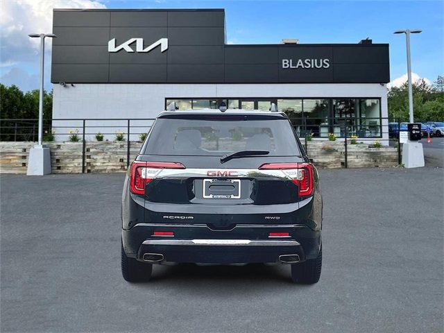 2023 Gmc Acadia Denali photo 2
