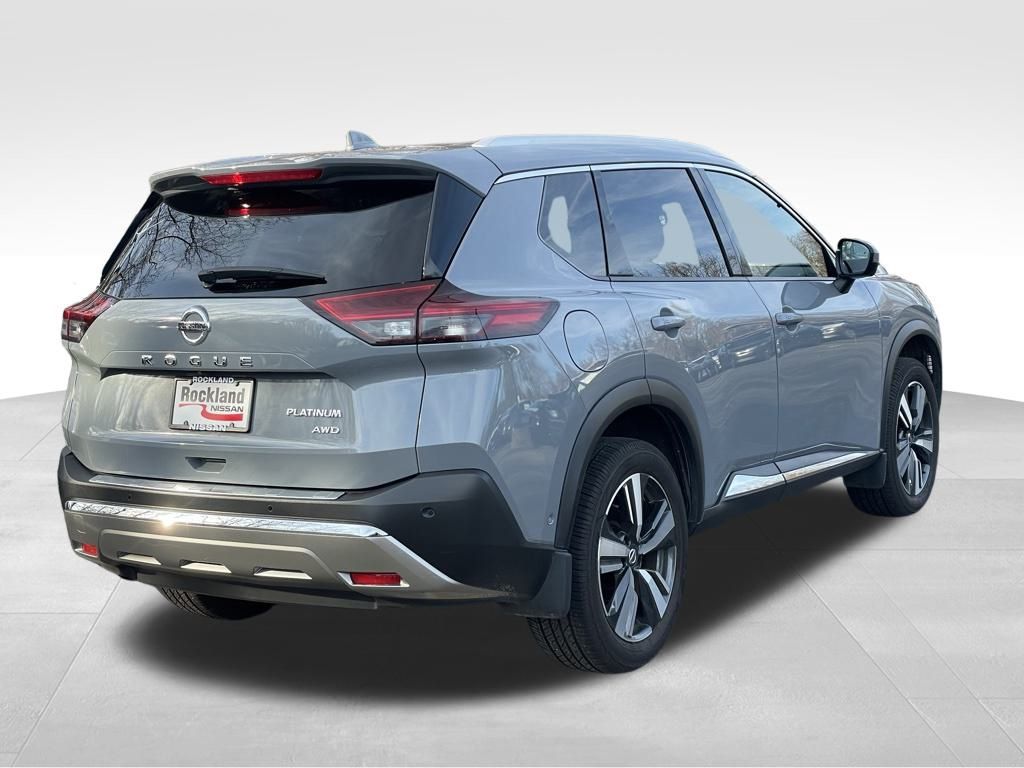 2023 Nissan Rogue Platinum photo 2