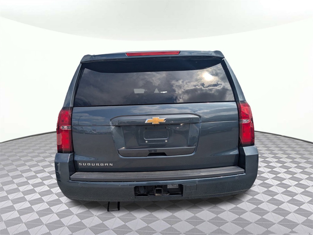 2020 Chevrolet Suburban LT photo 2
