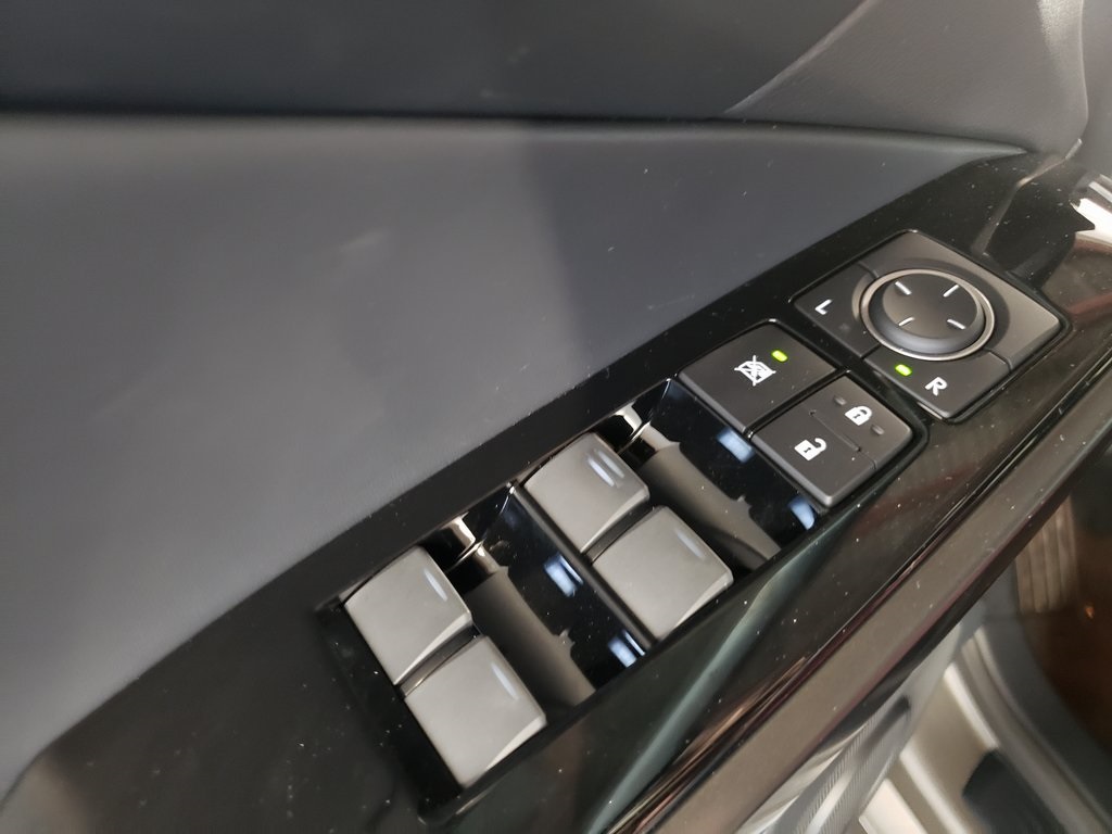 2025 Lexus IS 300 photo 12