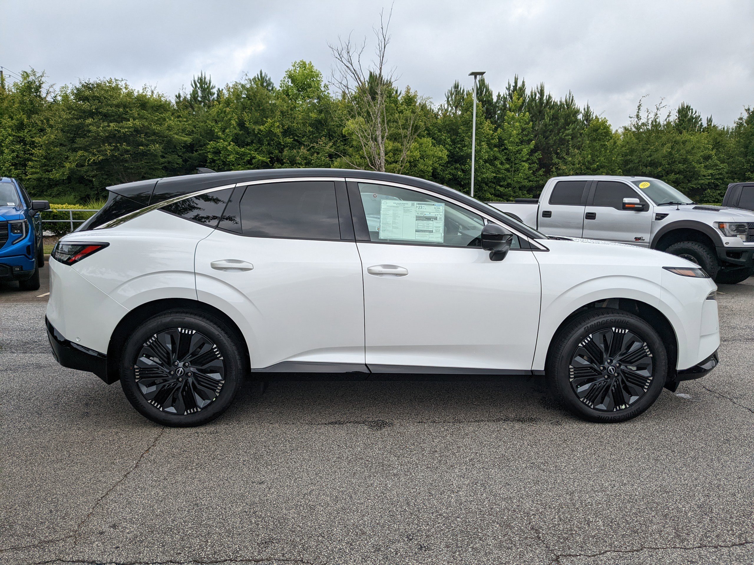 2025 Nissan Murano Platinum photo 2
