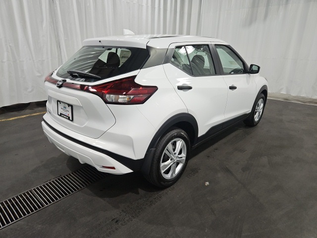 2025 Nissan Kicks Play S photo 2