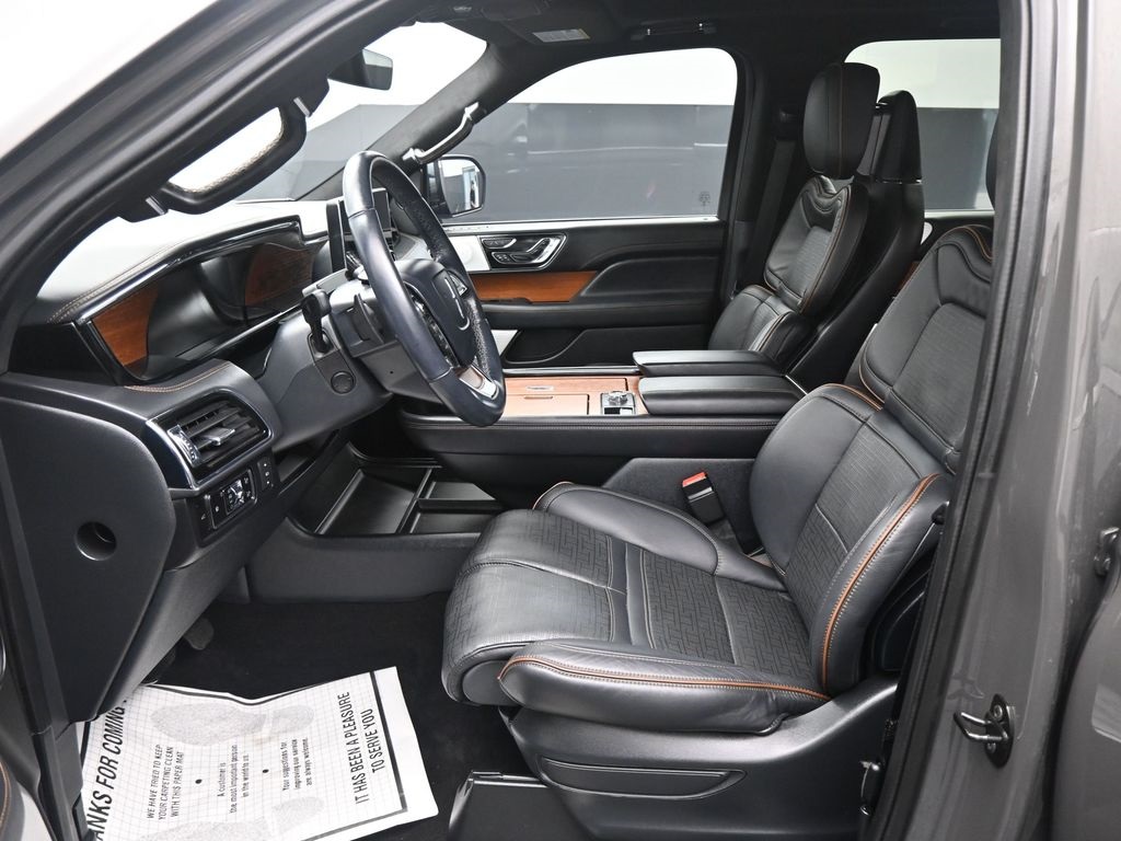 2023 Lincoln Navigator Black Label photo 3