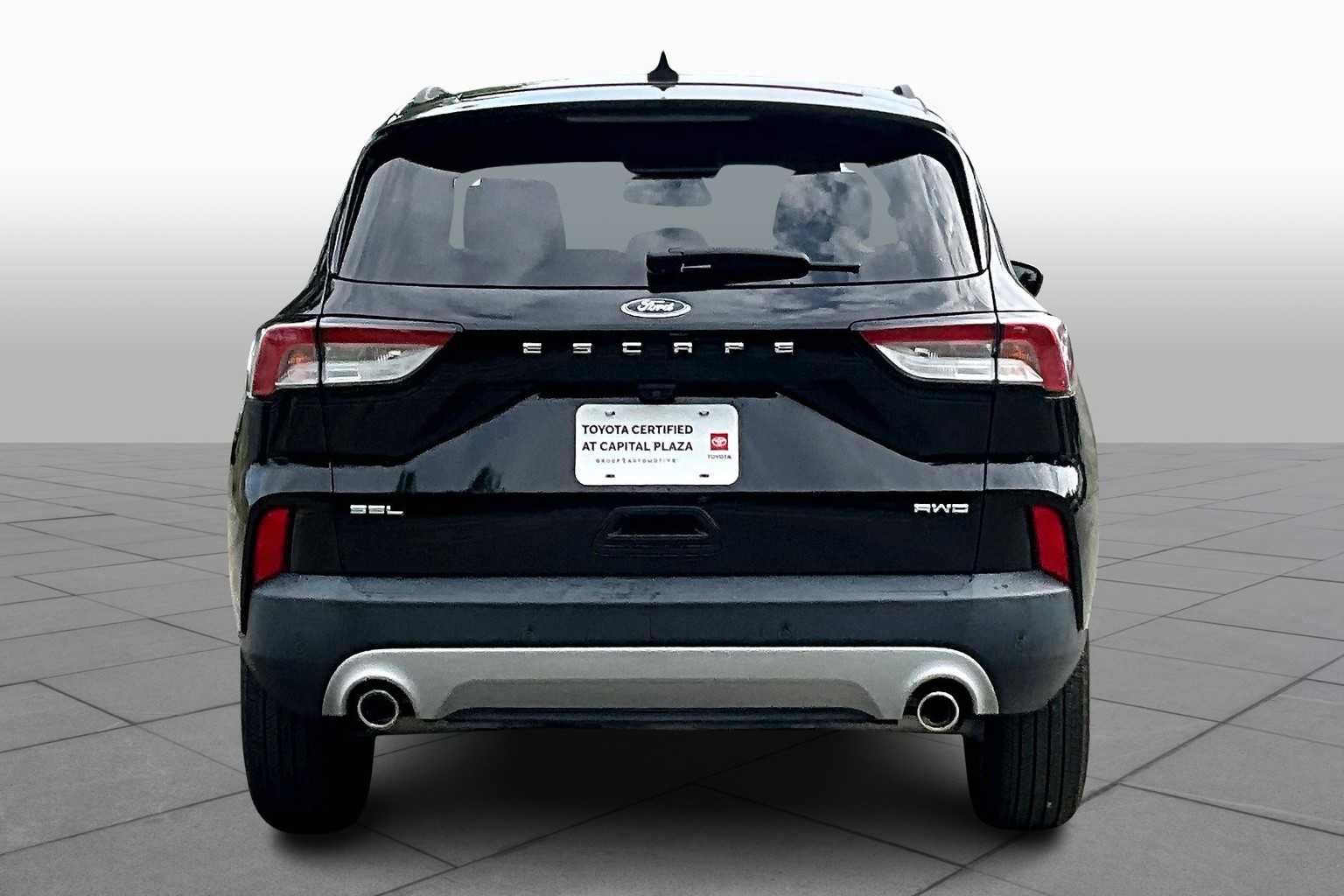 2022 Ford Escape SEL photo 3