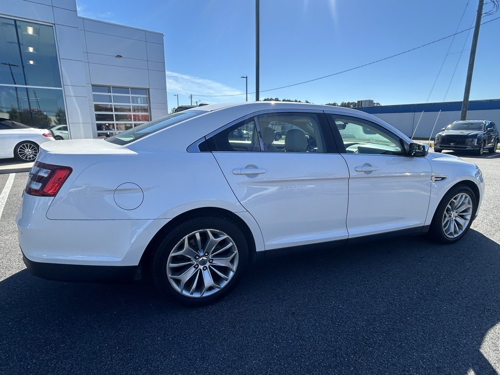 2016 Ford Taurus Limited photo 3