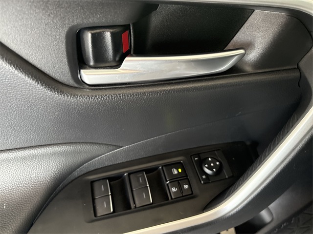 2024 Toyota RAV4 XLE photo 16