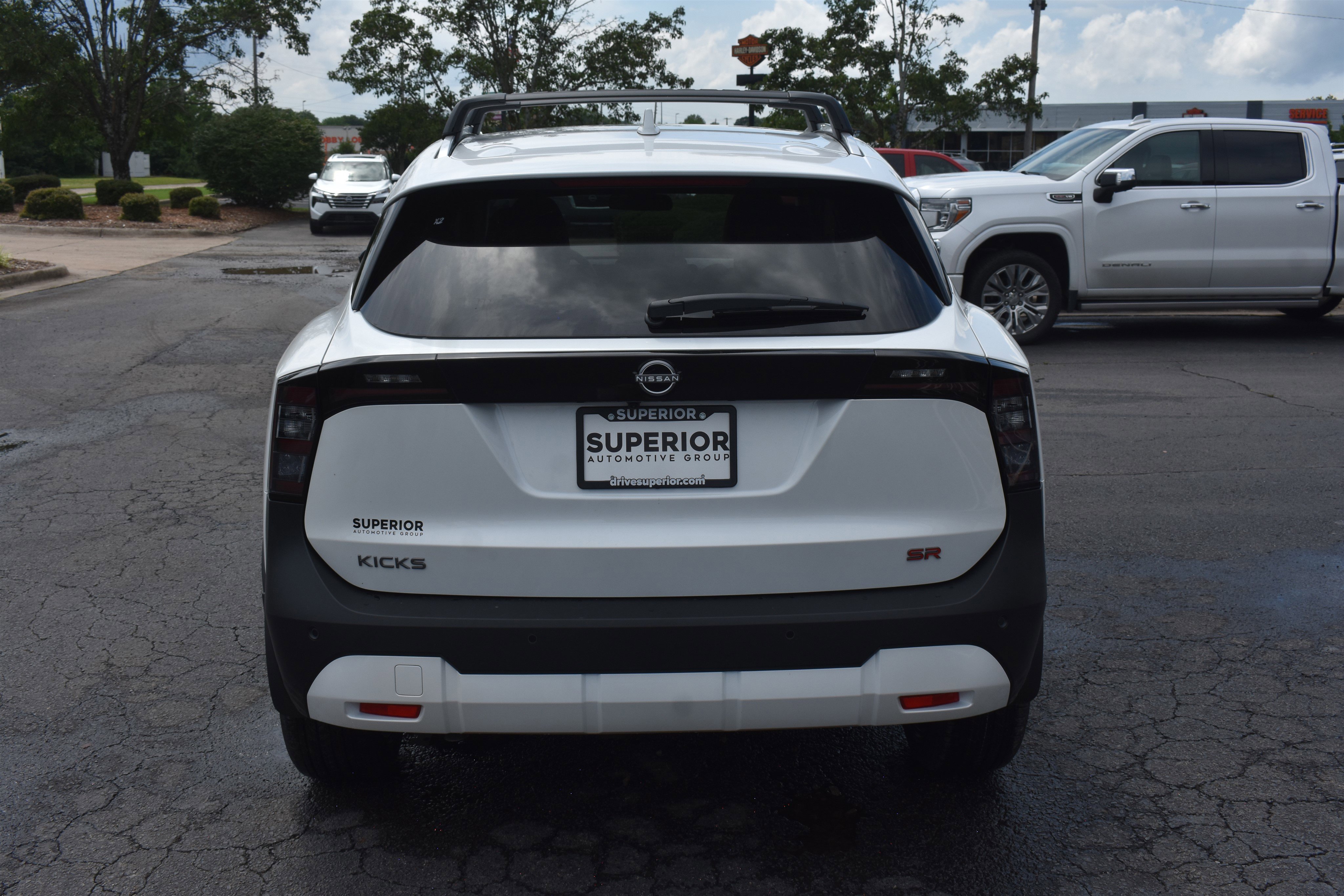 2025 Nissan Kicks SR photo 2