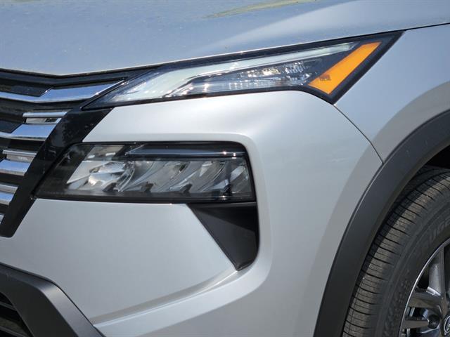 2025 Nissan Rogue S photo 6