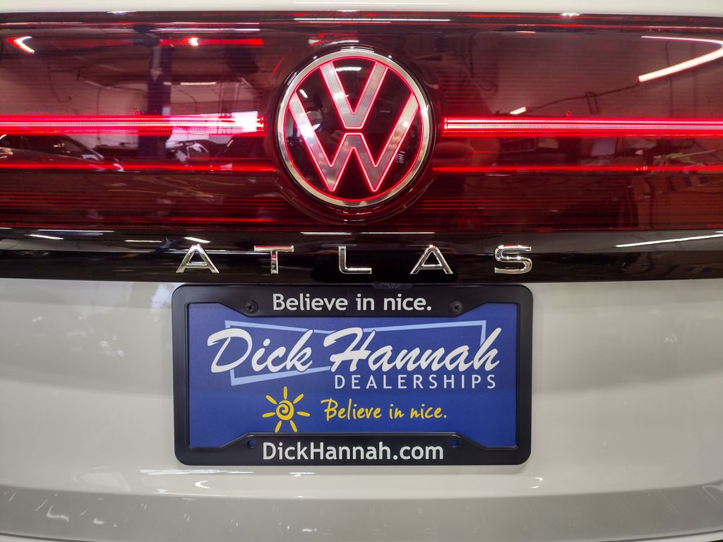 2025 Volkswagen Atlas Peak Edition SE photo 14