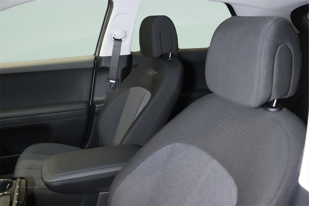 2025 Hyundai Ioniq 5 SE photo 4