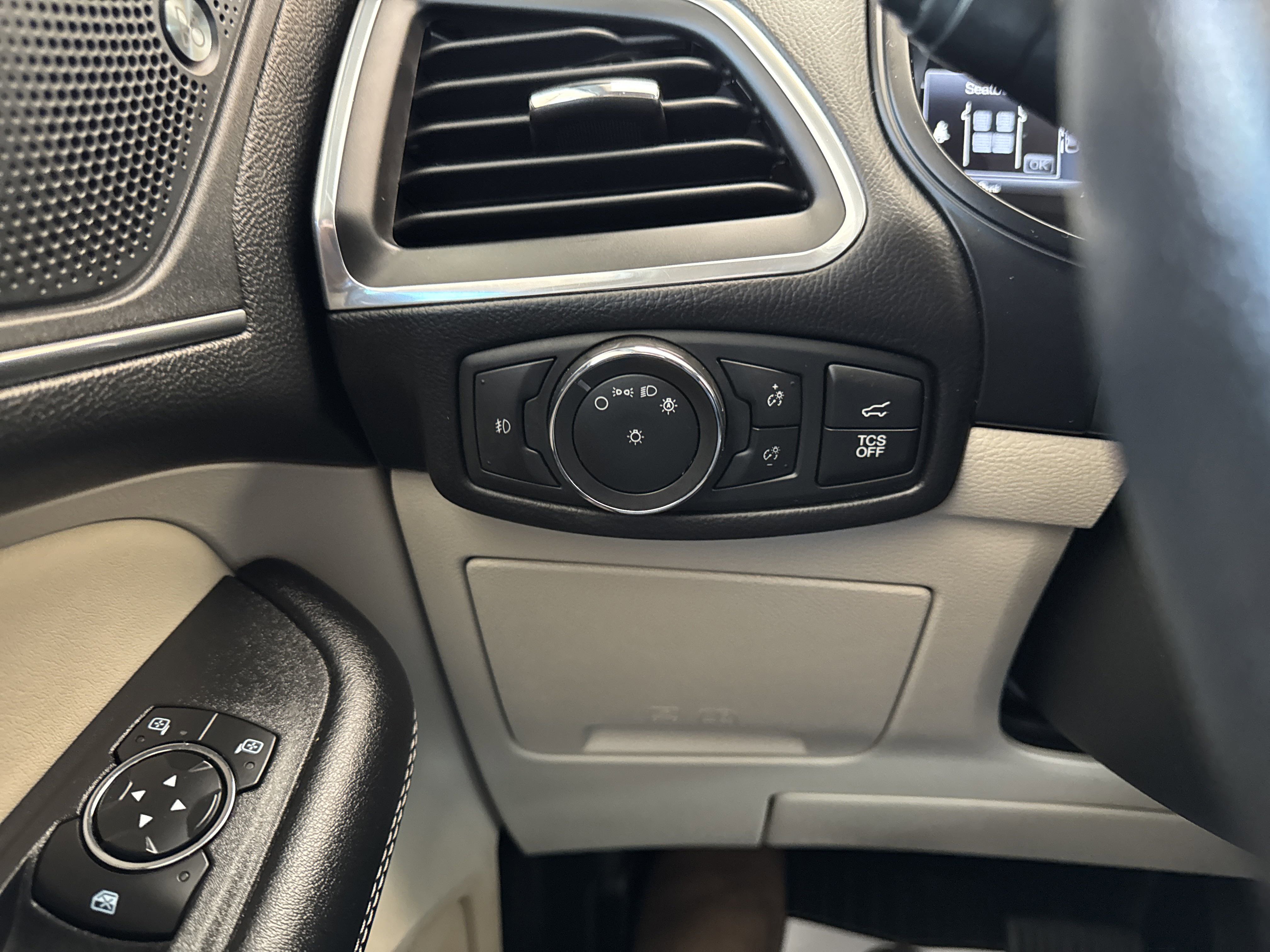 2022 Ford Edge Titanium photo 15