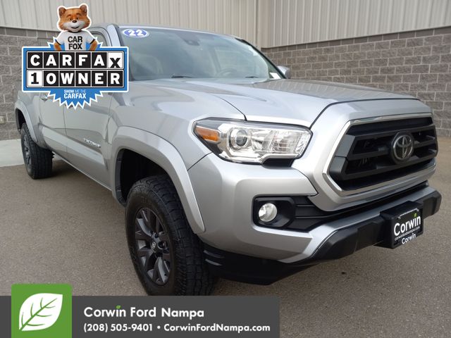 2022 Toyota Tacoma SR5's photo