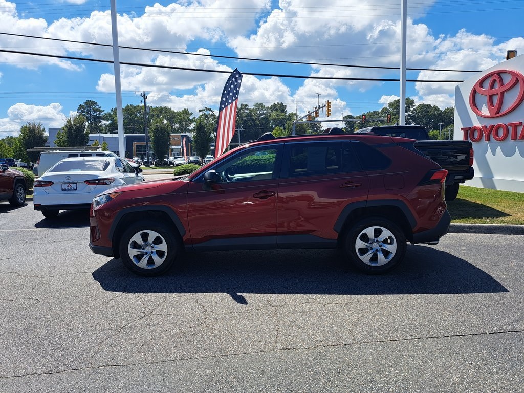 2020 Toyota RAV4 LE photo 11
