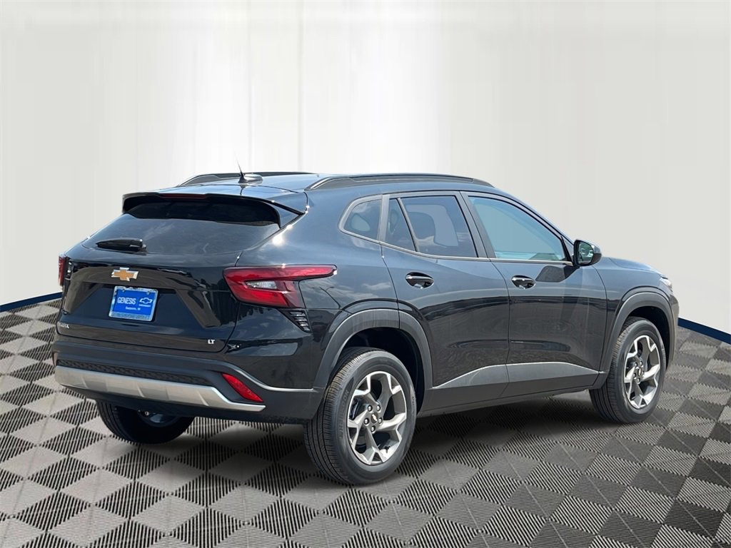 2025 Chevrolet Trax LT photo 3