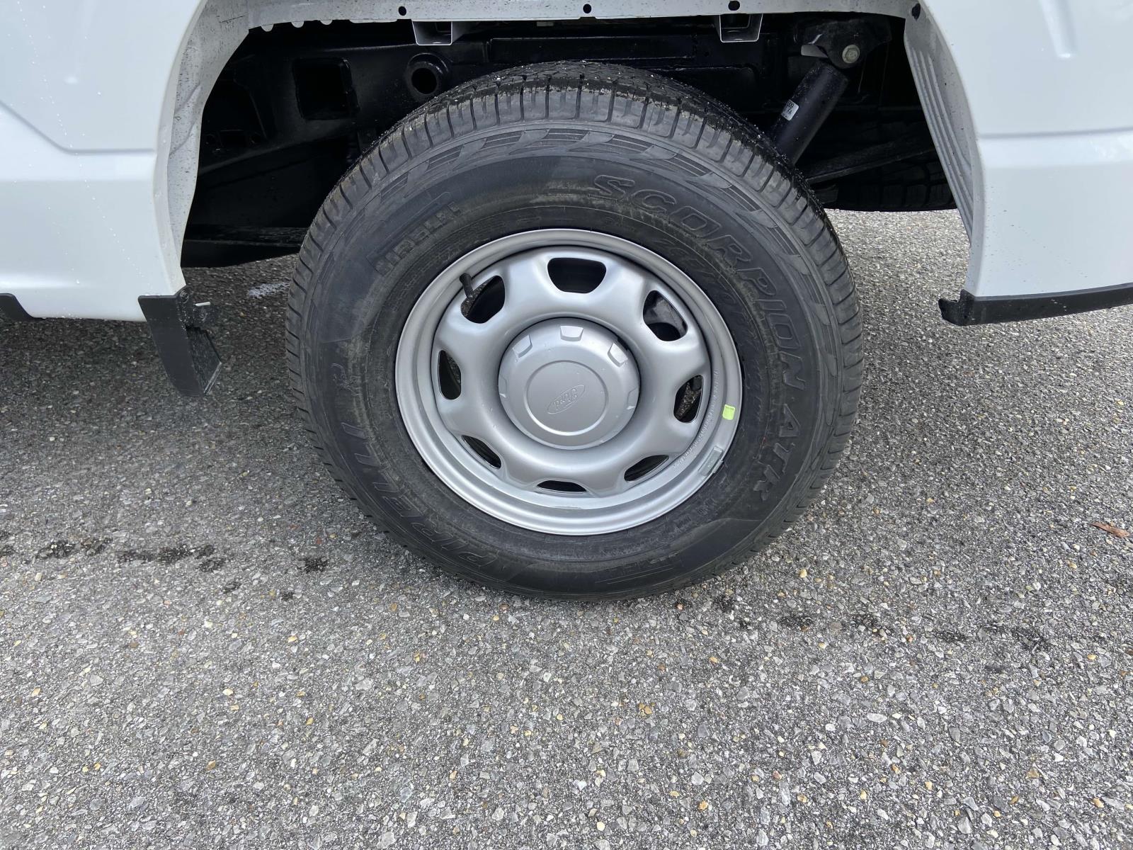 2025 Ford F-150 XL photo 4
