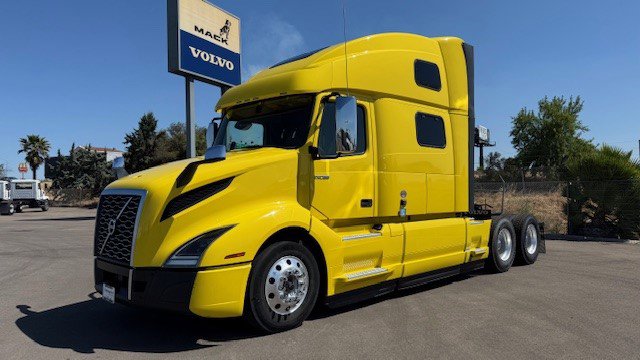 2023 Volvo VN's photo