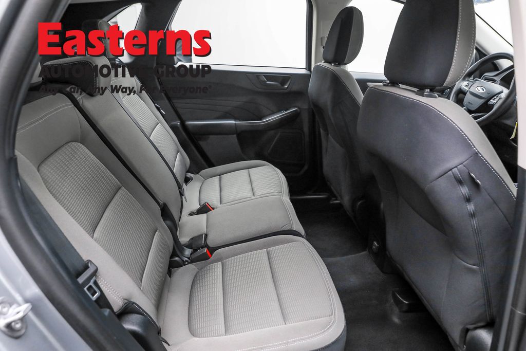 2022 Ford Escape S photo 19