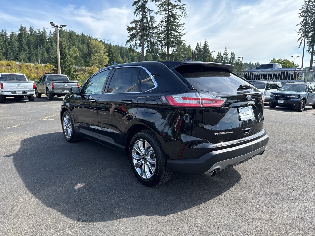 2024 Ford Edge Titanium photo 2