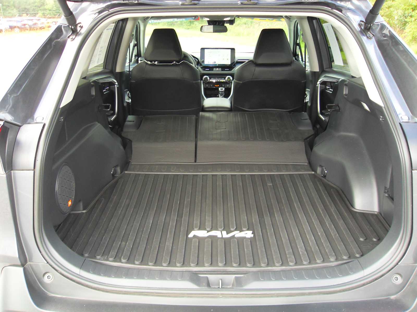 2024 Toyota RAV4 XLE Premium photo 19