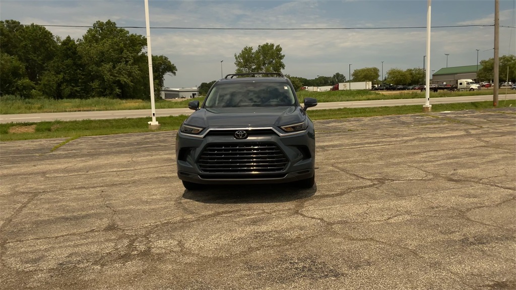 2024 Toyota Grand Highlander XLE photo 3
