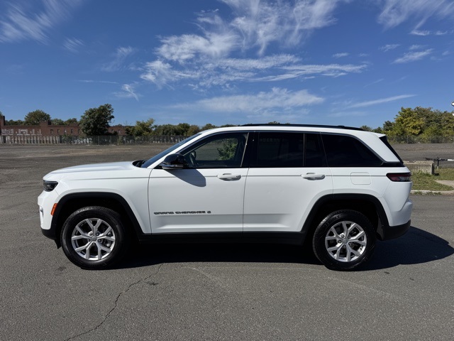 2022 Jeep Grand Cherokee Limited photo 2