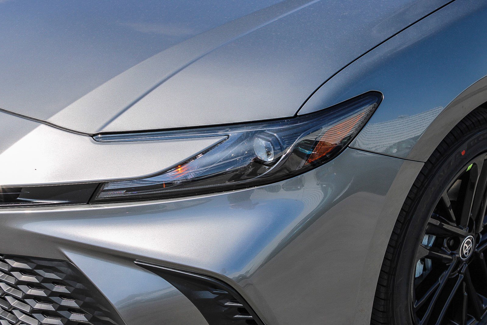 2025 Toyota Camry SE photo 3