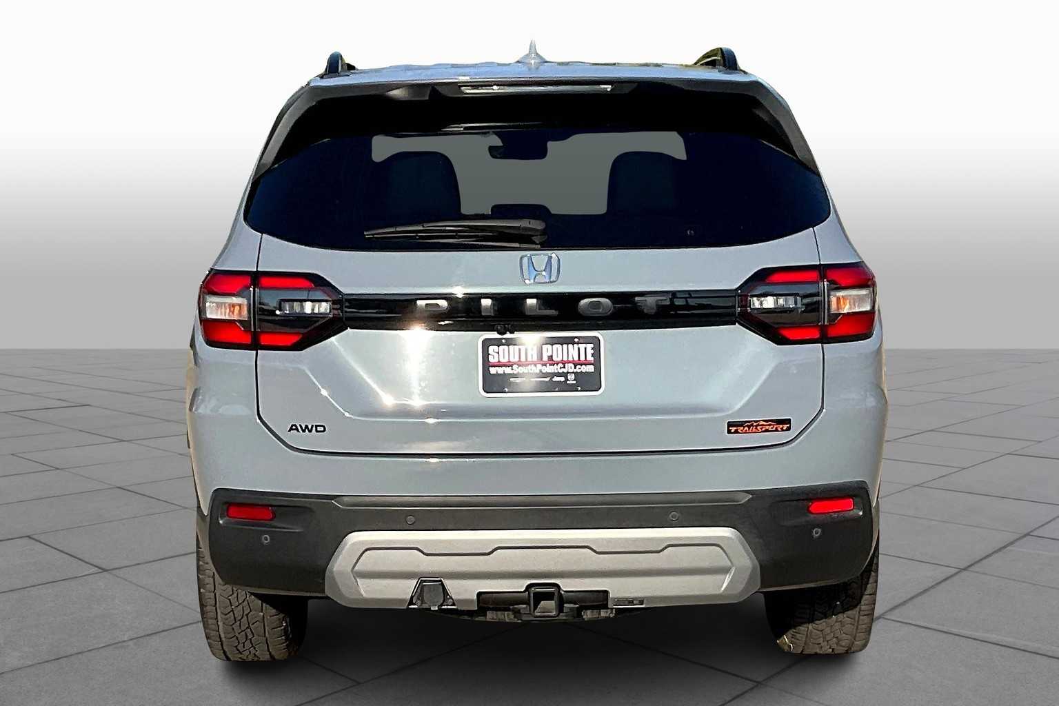 2025 Honda Pilot TrailSport photo 4