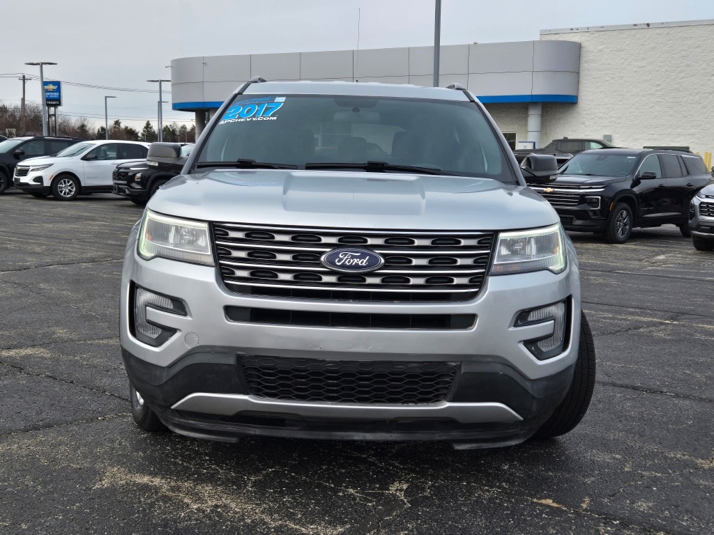 2017 Ford Explorer XLT photo 2