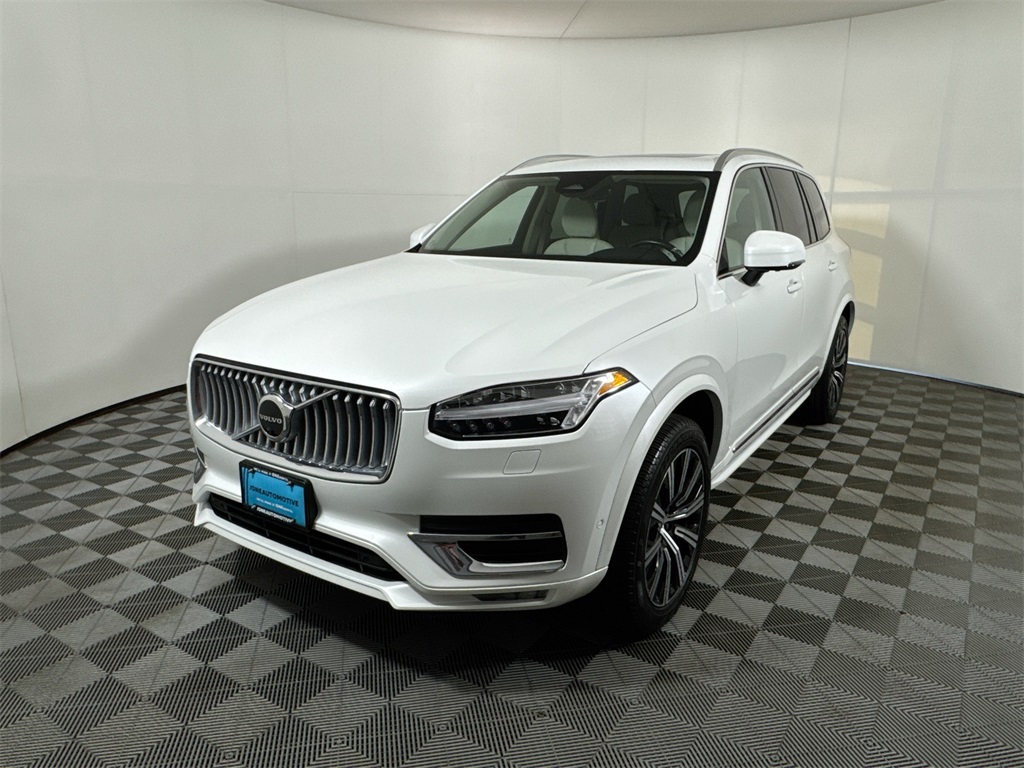2023 Volvo XC90 Plus's photo