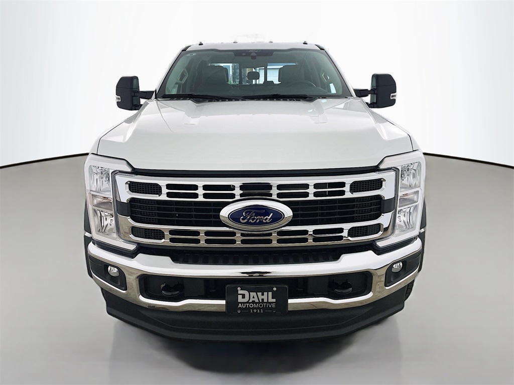 2025 Ford F-550 photo 2