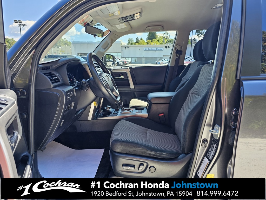 2018 Toyota 4Runner SR5 photo 10