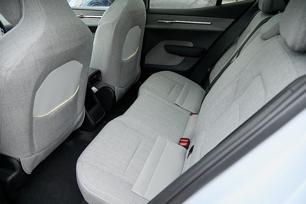 2026 VOLVO EX30 - Image 17